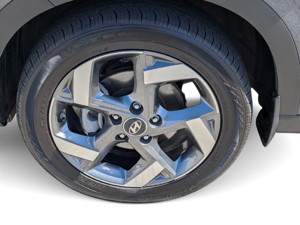 Used 2025 Hyundai Venue SEL FWD image 13