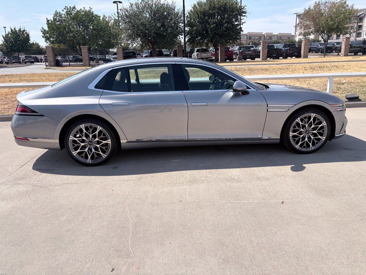 Used 2023 Genesis G90 3.5T AWD/4WD image 3