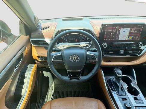 Used 2020 Toyota Highlander Platinum AWD/4WD image 17