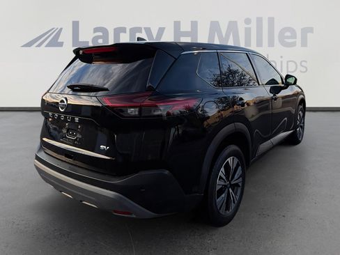 Certified 2021 Nissan Rogue SV image 5