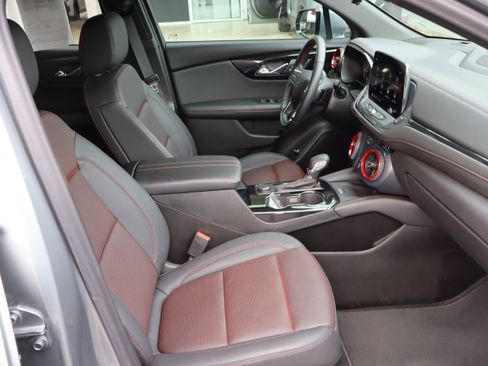 Certified 2025 Chevrolet Blazer RS w/ Driver Confidence II Package image 37