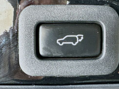 Used 2013 Lexus LX 570 4WD image 32