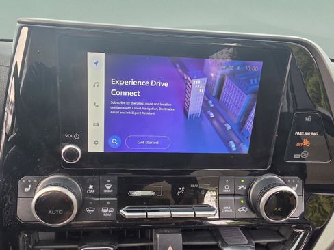 Used 2023 Toyota Highlander XLE image 23