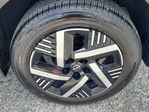 Certified 2025 Nissan Kicks SV FWD image 8