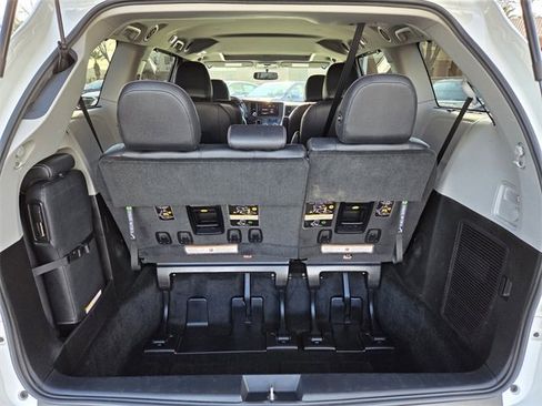 Used 2017 Toyota Sienna SE image 14