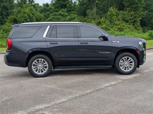 Used 2024 GMC Yukon SLE RWD image 15