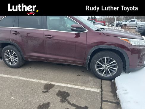 Certified 2017 Toyota Highlander XLE image 1