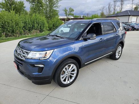 Used 2018 Ford Explorer XLT w/ Equipment Group 202A AWD/4WD image 3