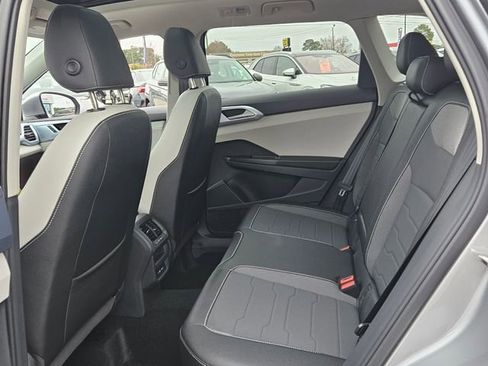 New 2026 Volkswagen Taos SE FWD image 6