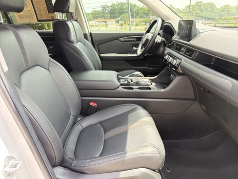 Used 2025 Honda Pilot EX-L image 32