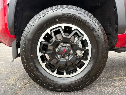 Used 2025 Toyota Tacoma TRD Off-Road AWD/4WD image 17