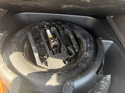 Used 2013 Jeep Grand Cherokee Overland RWD image 30