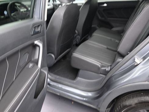 Used 2023 Volkswagen Tiguan SE FWD image 11