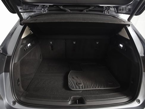 Used 2022 Buick Envision Avenir w/ Technology Package II image 11