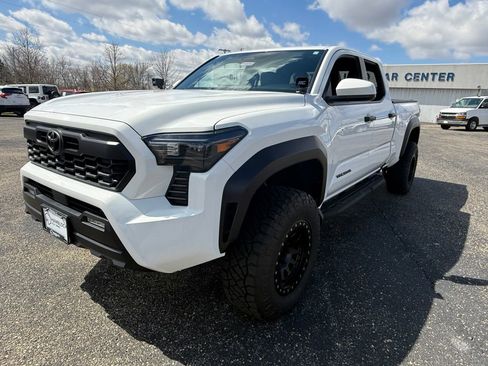 Used 2025 Toyota Tacoma TRD Off-Road image 4