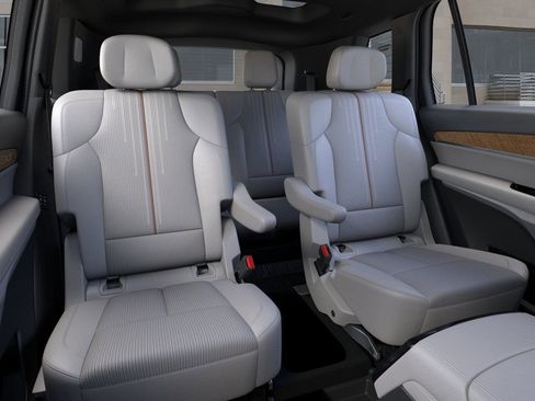 New 2026 Cadillac Vistiq Luxury w/ LPO, Floor Liner Package image 17