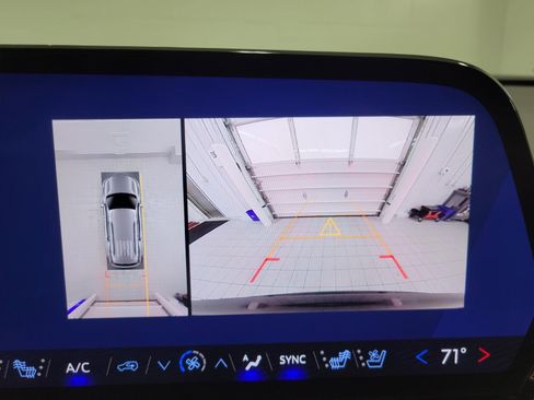 Certified 2025 Chevrolet Traverse RS w/ LPO, Floor Liner Package AWD/4WD image 43
