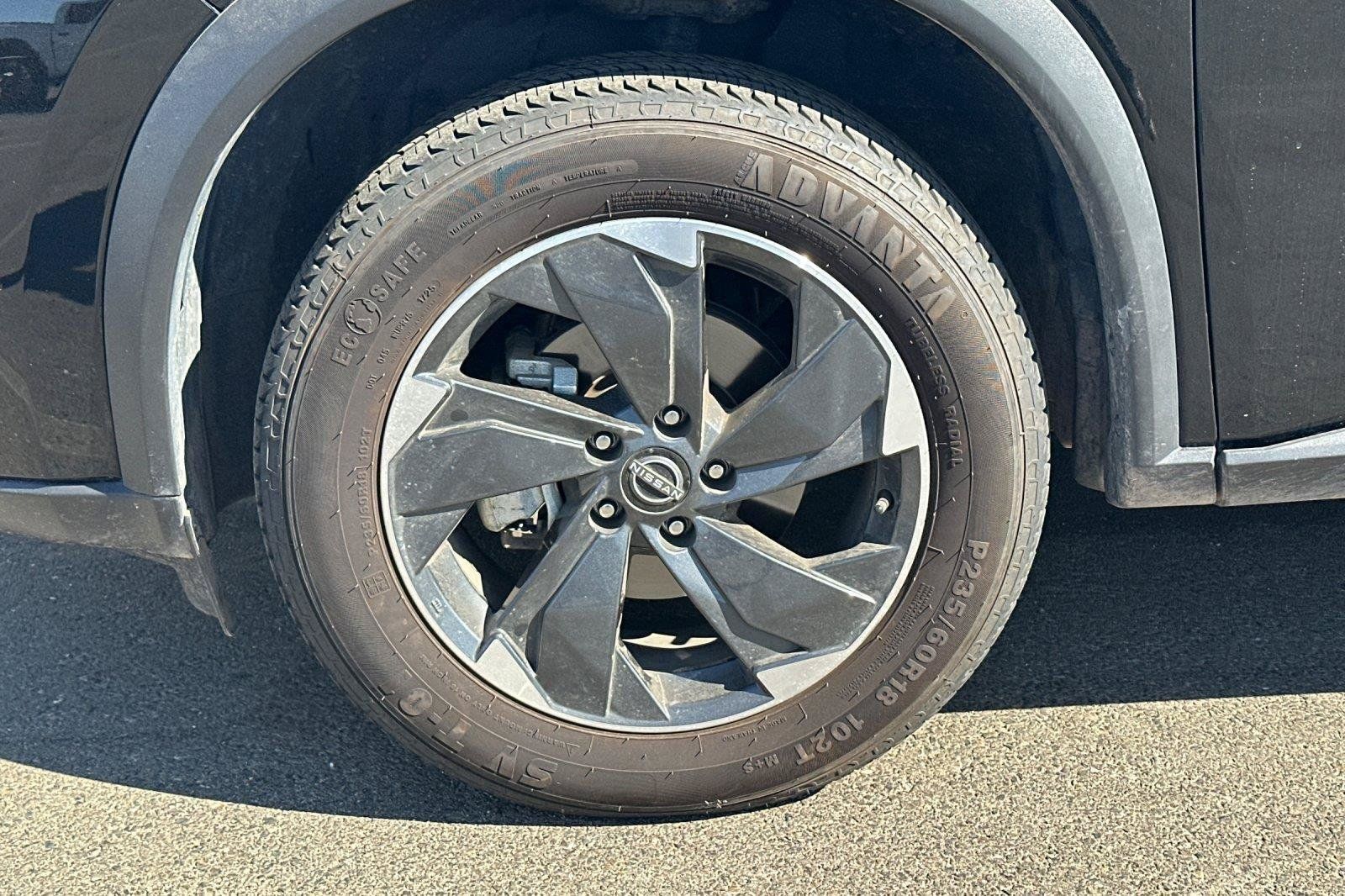 Certified 2025 Nissan Rogue SV AWD/4WD image 4