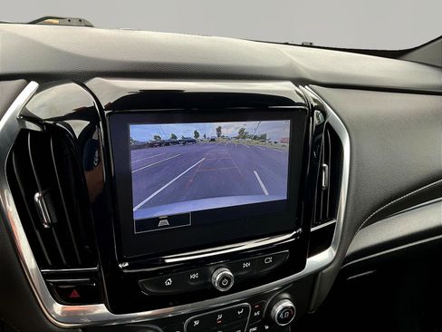 Used 2023 Chevrolet Traverse LT FWD image 14