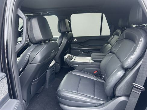 New 2026 Lincoln Navigator Reserve w/ Jet Appearance Package AWD/4WD image 10