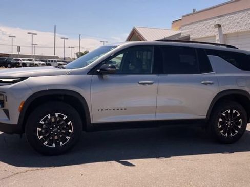 Used 2025 Chevrolet Traverse Z71 AWD/4WD image 6