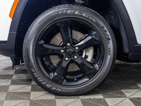 Used 2023 Jeep Grand Cherokee L Laredo image 54