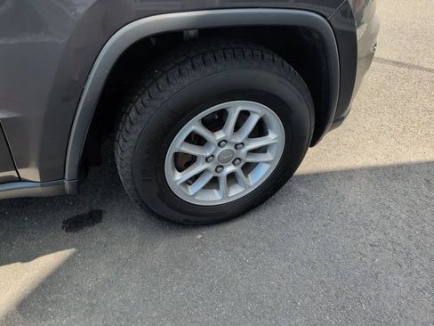 Used 2018 Jeep Grand Cherokee Laredo AWD/4WD image 23