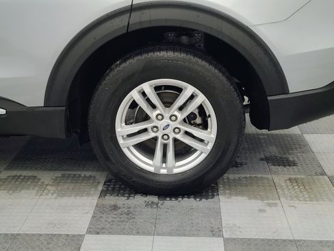 Used 2023 Ford Explorer XLT w/ Equipment Group 202A image 15