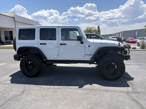 Used 2014 Jeep Wrangler Unlimited Rubicon w/ Connectivity Group AWD/4WD image 5