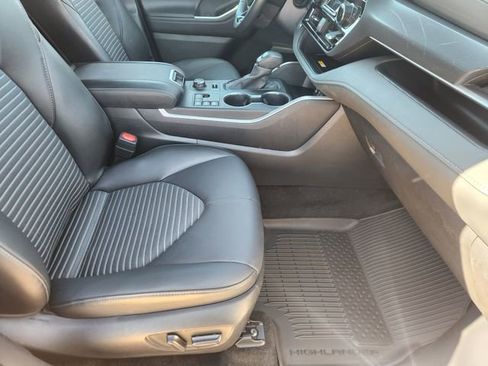 Certified 2025 Toyota Highlander XSE image 14