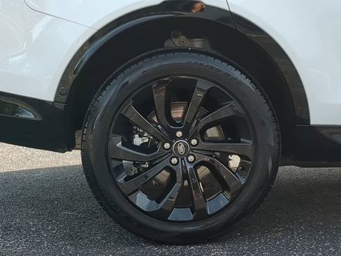 Certified 2025 Land Rover Discovery Sport Dynamic SE image 14