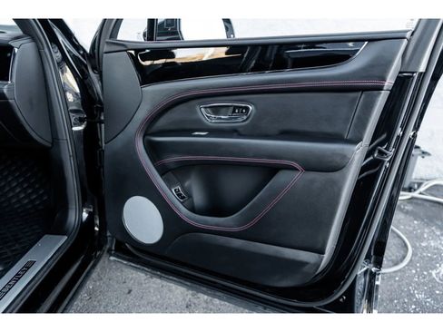 Used 2023 Bentley Bentayga Extended Wheelbase image 36