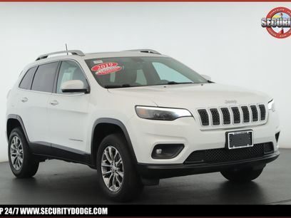 Used 2019 Jeep Cherokee Latitude Plus w/ Comfort/Convenience Group