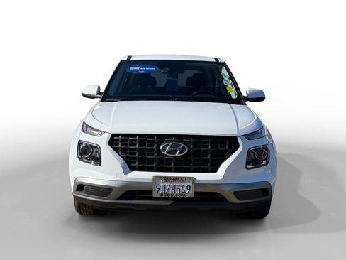 Certified 2022 Hyundai Venue SE image 8