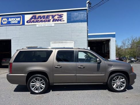 Used 2014 Cadillac Escalade ESV Premium AWD/4WD image 7
