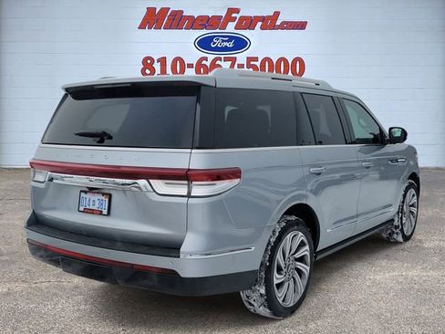 Used 2023 Lincoln Navigator Reserve image 4