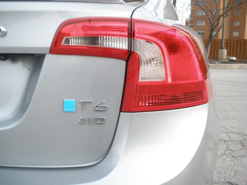 Used 2015 Volvo S60 T6 R-Design Platinum image 24