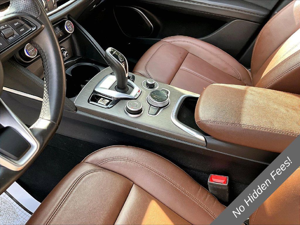 Used 2023 Alfa Romeo Stelvio Ti AWD/4WD image 13