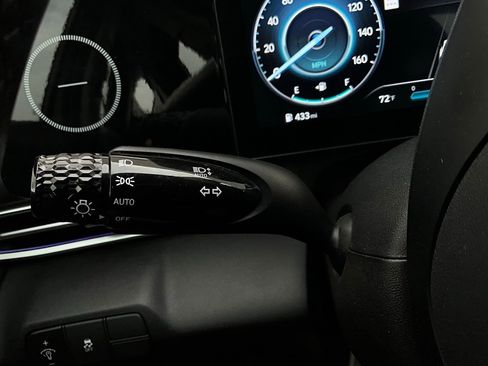 Used 2025 Hyundai Elantra SEL image 38