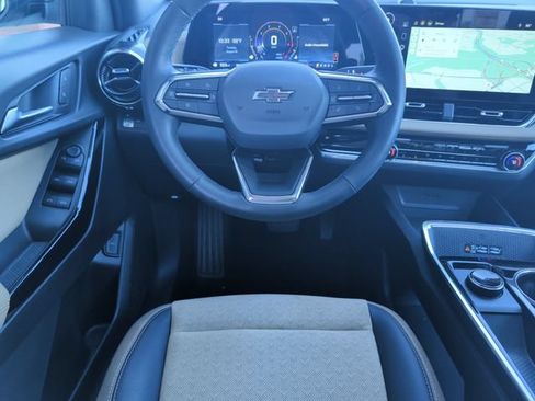 Used 2026 Chevrolet Equinox ACTIV w/ Safety and Technology Package AWD/4WD image 2