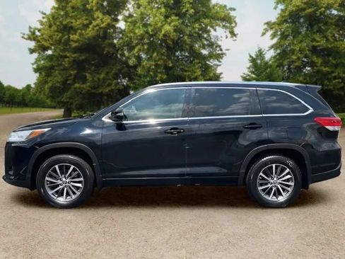 Used 2017 Toyota Highlander XLE AWD/4WD image 5