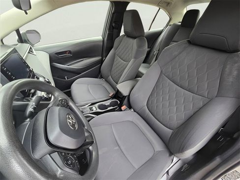 Used 2022 Toyota Corolla LE image 25