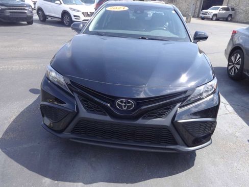 Used 2021 Toyota Camry SE w/ Cold Weather Package image 2