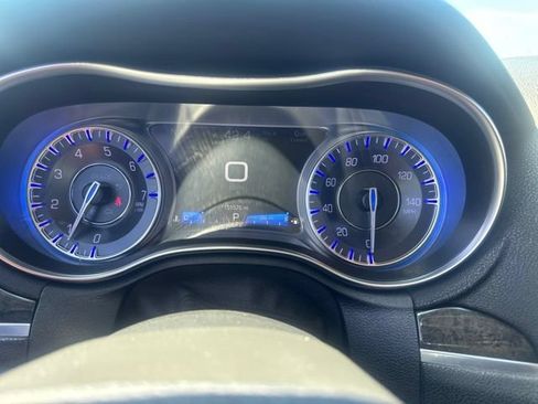 Used 2018 Chrysler 300 Limited w/ Safetytec Plus Group RWD image 19