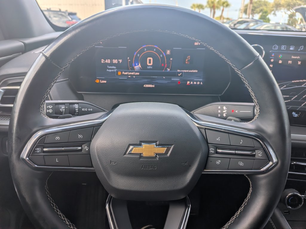 Used 2025 Chevrolet Traverse LT FWD image 29