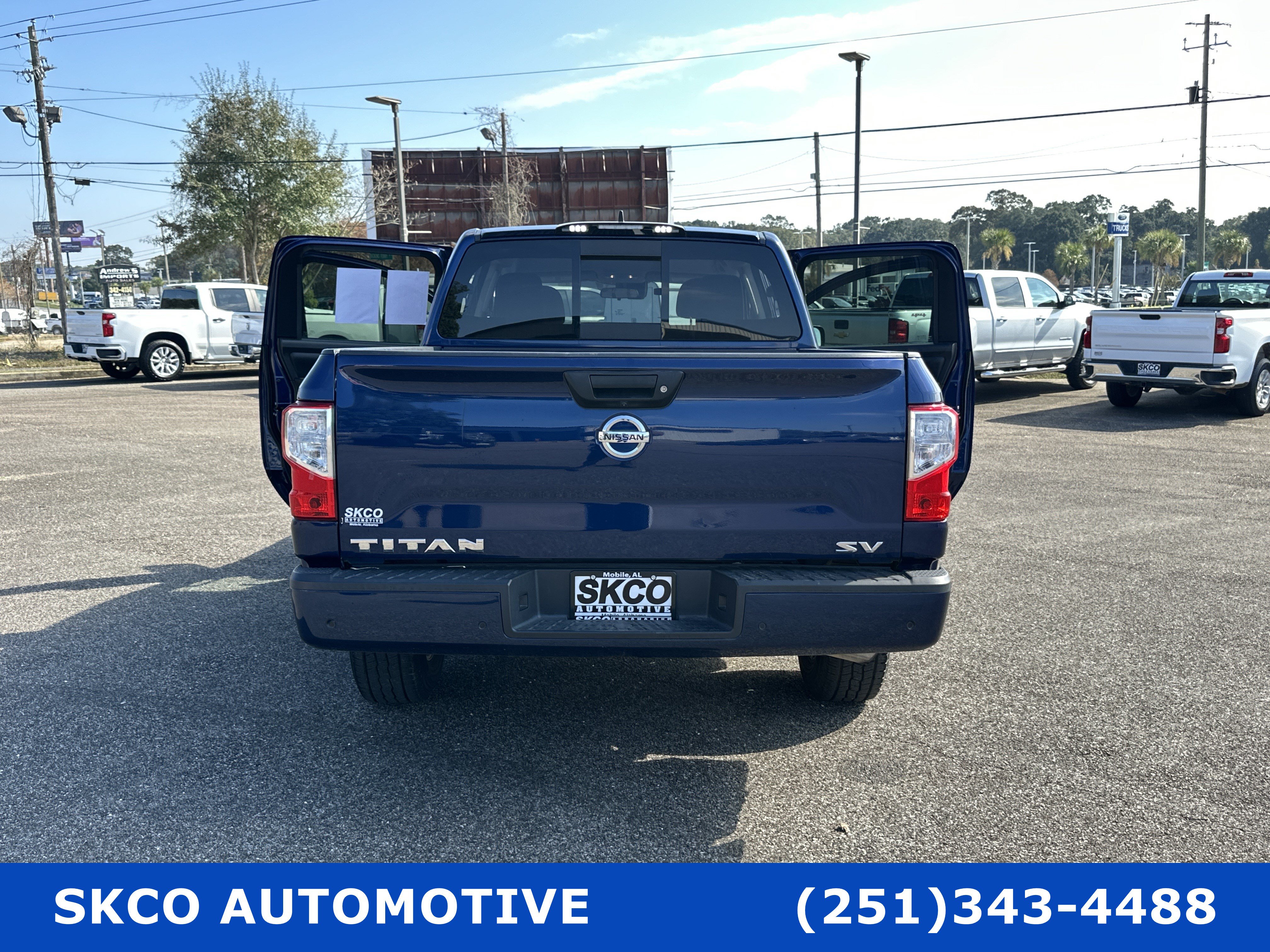 Used 2022 Nissan Titan SV RWD image 32