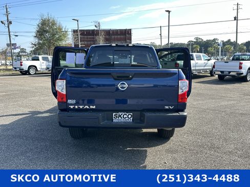 Used 2022 Nissan Titan SV image 32