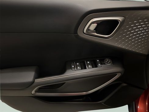 Used 2023 Kia Soul LX image 14