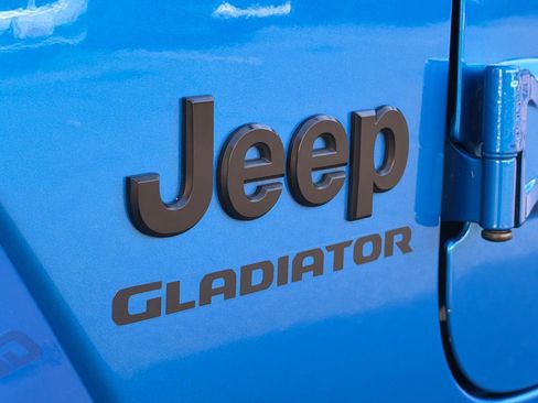 Used 2021 Jeep Gladiator Sport image 15