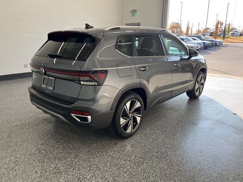New 2026 Volkswagen Taos SE AWD/4WD image 5